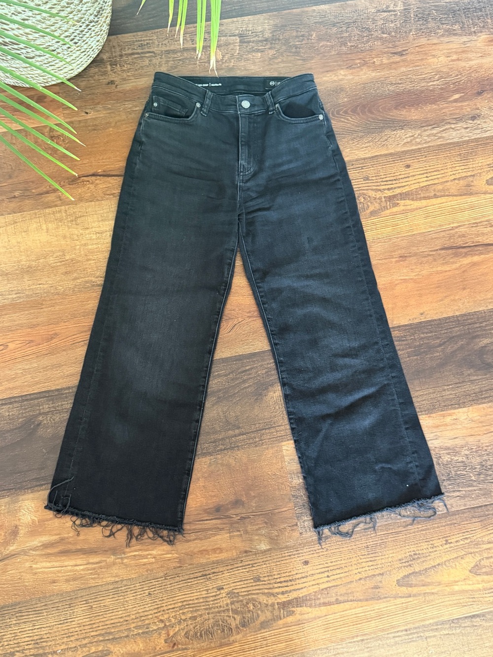 Ag Adriano Goldschmied Saige Wide Leg Crop-Black Wide-Leg Jeans with Raw Hem